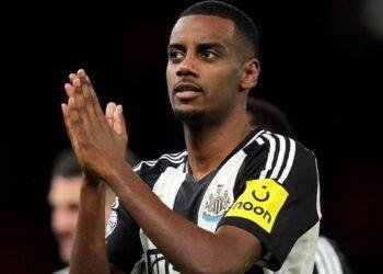 Liverpool sign Isak for British record £125m fee