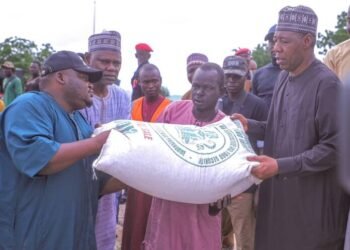 Gov. Zulum distributes food, cash, relief items to 53,000 residents in Borno