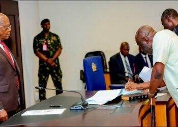 Ibas swears in 23 LG chairmen, tasks them on selfless service, grassroots dev