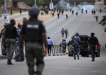 Breaking: Police seal entry points into Abuja over #FreeNnamdiKanuNow protest