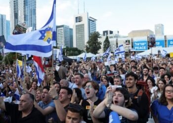 BREAKING: First 7 hostages released as part of the Gaza ceasefire deal