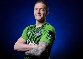 Jordan Pickford signs new contract with Everton after 329 appearances