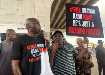 Police arrest #FreeNnamdiKanuNow protester in Lagos
