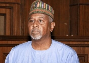 ‎EFCC witness confirms Dasuki signed N33.2bn payment mandate in ongoing fraud trial