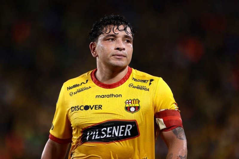 Former Ecuadorian football Star Mario Pineida shot dead amid rising violence