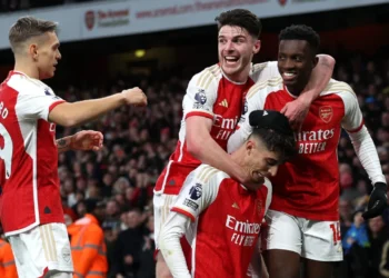 Arsenal beat Brighton 2-1 to reclaim Premier League top spot
