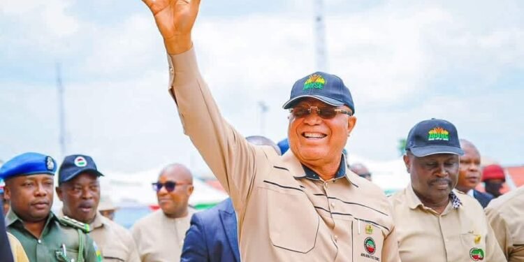 Akwa Ibom workers receive 13th month salary ahead of Christmas.