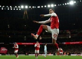 Arsenal secures 2-0 victory over Brentford, maintaining 5-point lead to top Premier League