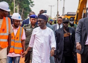 Okpebholo applauds performing contractors, issues tough warning on project delays