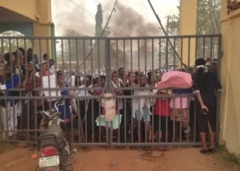 College of Health Technology, Akure students protest alleged extortion, decaying facilities