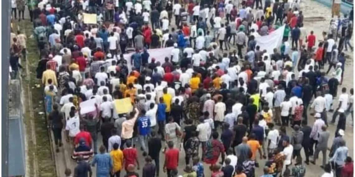 Ozoro Youth Assembly stages peaceful protest over power blackout