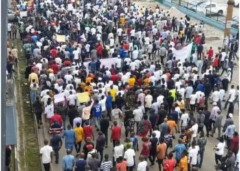 Ozoro Youth Assembly stages peaceful protest over power blackout