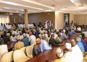 Gov. Fintiri hosts PDP executives, stakeholders, hints at possible party switch