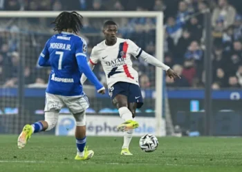 PSG score late winner to reclaim top spot in Ligue 1 despite Hakimi Red Card