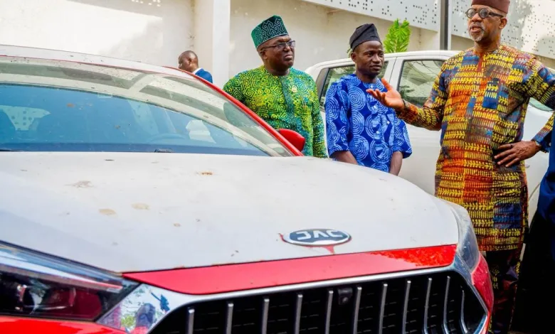 Abiodun gifts Car to Ogun Teacher Named Nigeria’s Best Primary School Educator