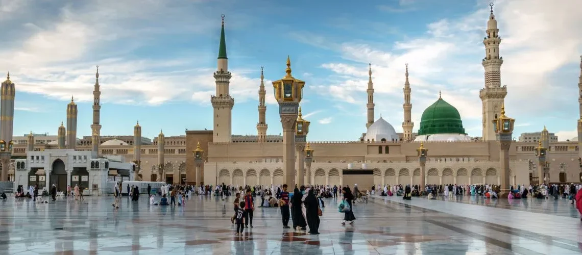 Man arrested after alleged attempt to kill father inside Prophet’s Mosque in Medina