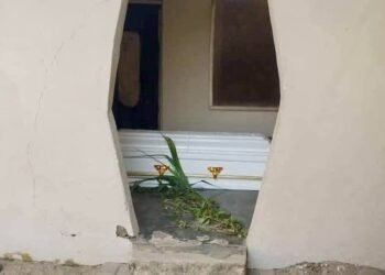 Tension in Akwa Ibom community as family dumps corpse at Village Head’s Palace amid burial dispute