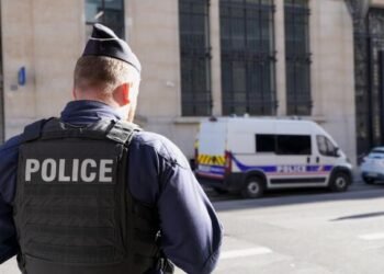 3 suspects arrested in Paris after attempted bomb attack outside Bank of America