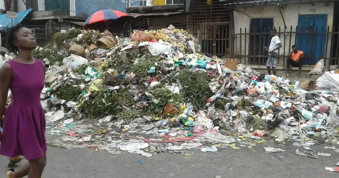 Calabar Refuse Crisis: Residents protest waste heaps as Governor Otu orders urgent clean-up