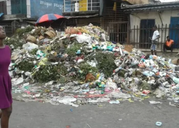 Calabar Refuse Crisis: Residents protest waste heaps as Governor Otu orders urgent clean-up