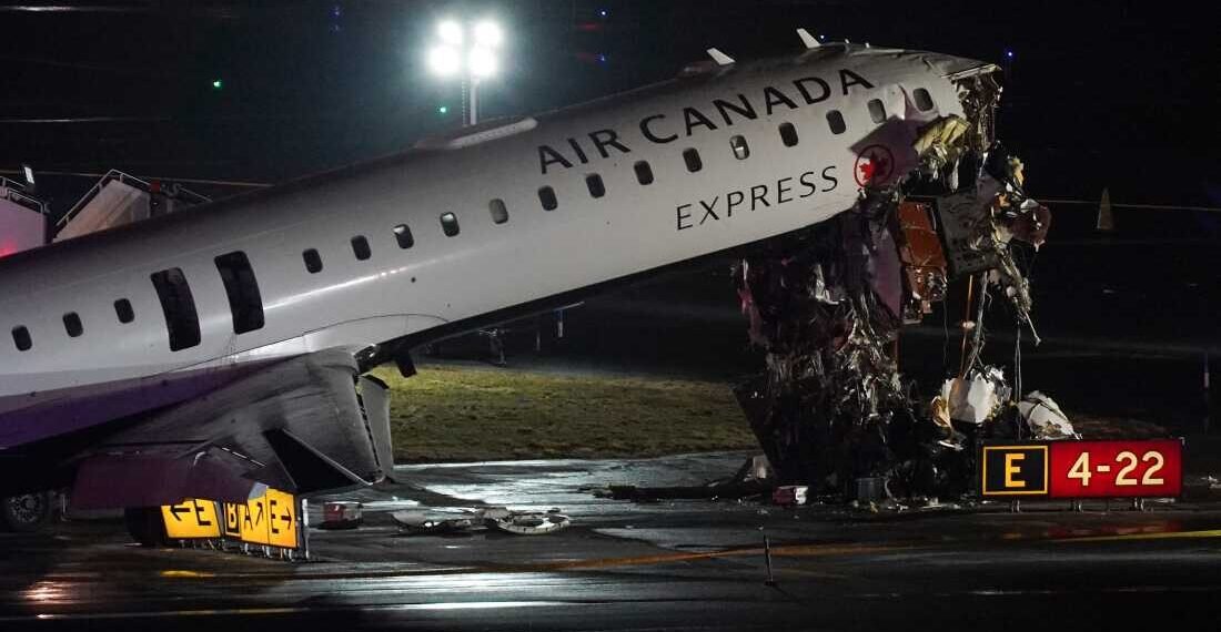 2 pilots killed as Air Canada jet collides with fire truck at LaGuardia