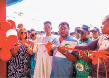 Autonomy: Governor Umo Eno, Don Etiebet applaud LG Chairman for prudent utilisation of funds