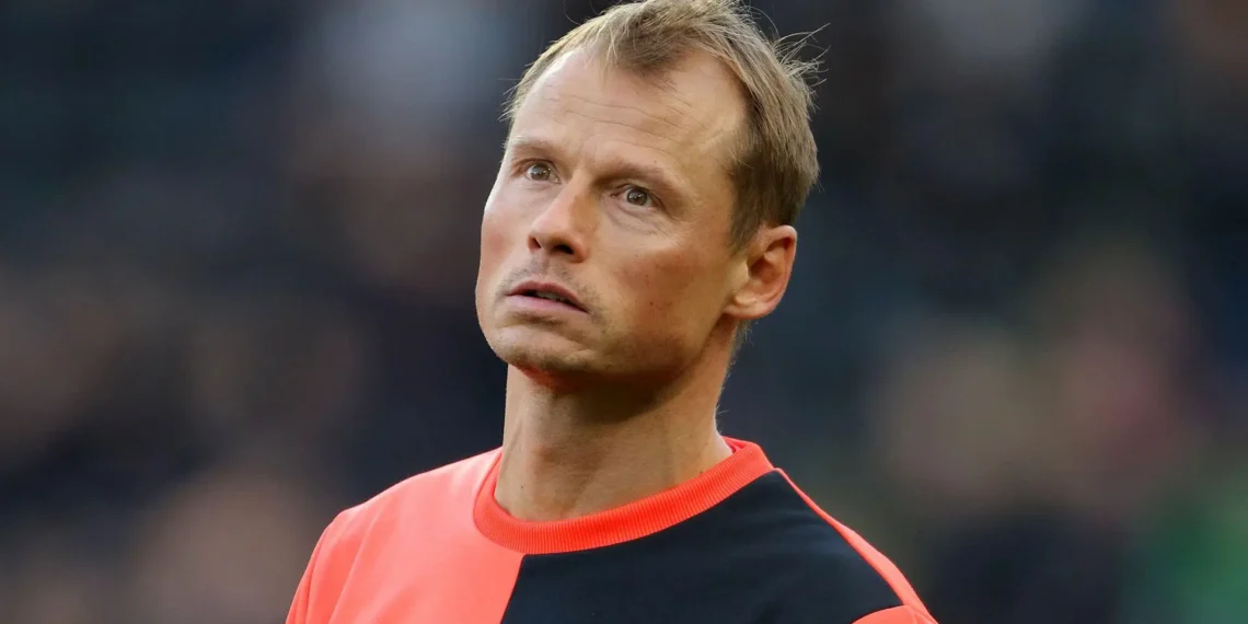 Former Arsenal goalkeeper Alex Manninger dies in train collision at 48