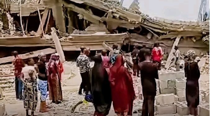 Breaking: Panic in Jikwoyi as hotel under construction collapses, many feared trapped