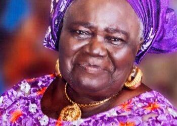 Edo State Governor Okpebholo, Oshiomhole lead condolence visits to Deputy Governor Dennis Idahosa over Mother’s death