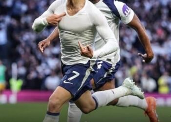 Tottenham collapse late as Brighton snatch dramatic draw