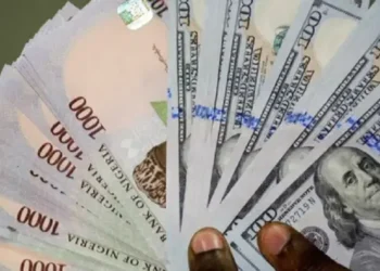 Naira holds steady at N1,352 against the dollar