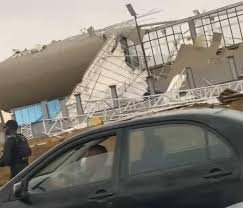 Storm damages Kugbo Bus Terminal, causes heavy gridlock on Abuja-Keffi road