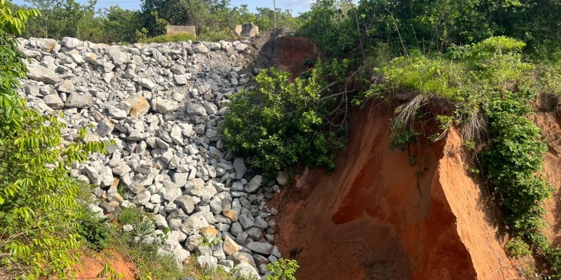 Erosion Threatens, Cuts-Off Oji–Awgu Federal Road in Enugu