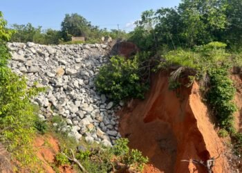 Erosion Threatens, Cuts-Off Oji–Awgu Federal Road in Enugu