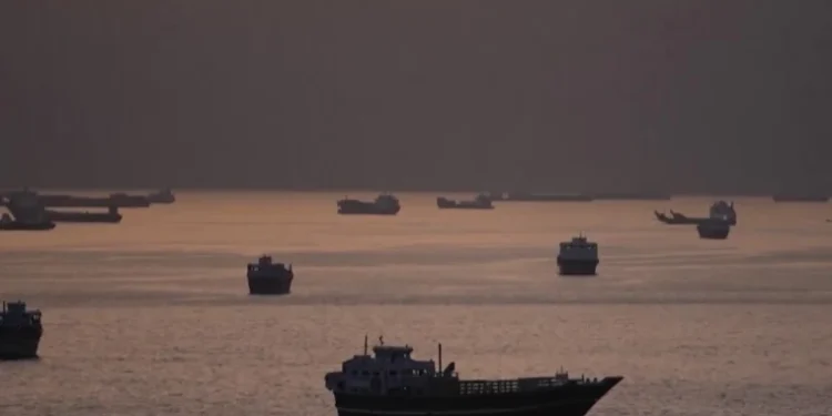 Iran threatens to attack US forces in Strait of Hormuz