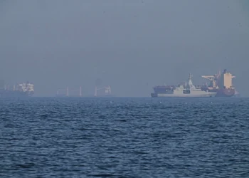 Iran opens Strait of Hormuz following suspension of US ships escort mission