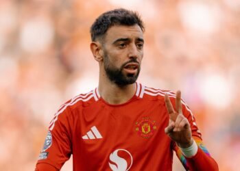 Man United Captain Bruno Fernandes fires back at Roy Keane over “false” assist record claims