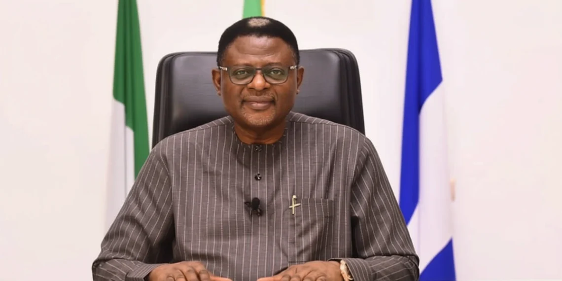 Governor Otu resumes students’ bursaries, unveils medical grants