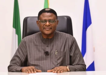 Governor Otu resumes students’ bursaries, unveils medical grants