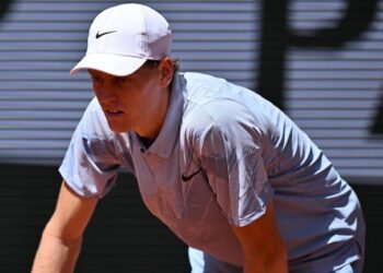 Sinner crashes out of French Open after 5-set defeat