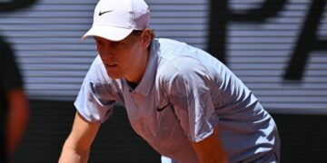 Sinner crashes out of French Open after 5-set defeat