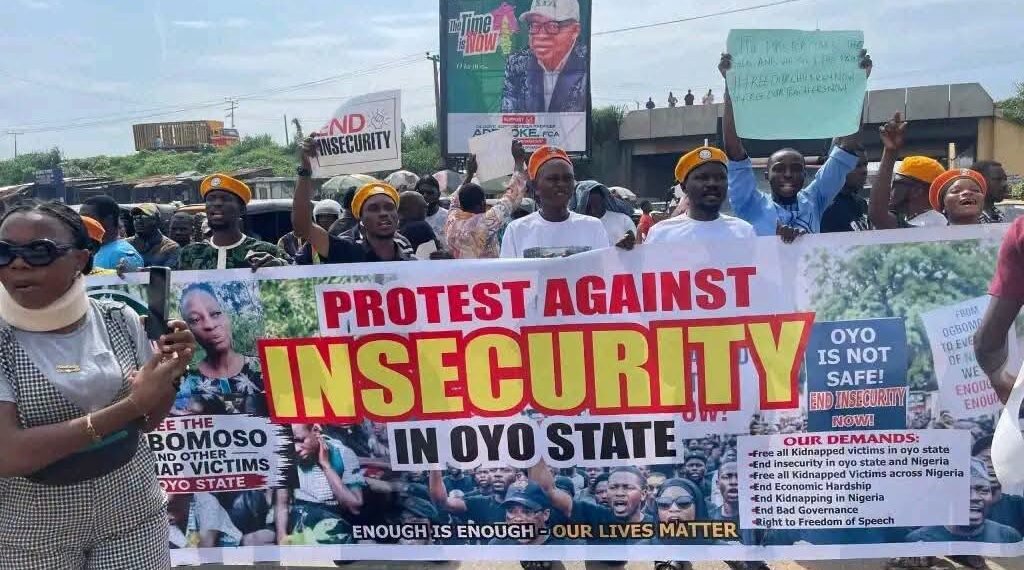 Protesters Block Ibadan’s Iwo Road, Demand Release Of Abducted Pupils, Teachers
