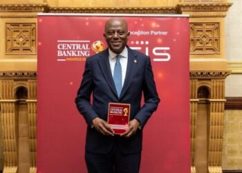 Cardoso formally receives Central Bank of the Year Award in London