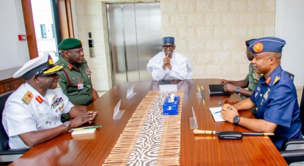 Ribadu, Service Chiefs To Grace NUJ National Security Summit