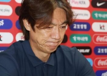 South Korea Coach Hong Myung-bo Resigns After World Cup Exit