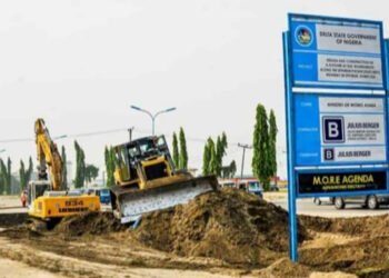 Delta halts illegal trading at PTI Junction in Effurun following complaint by Julius Berger