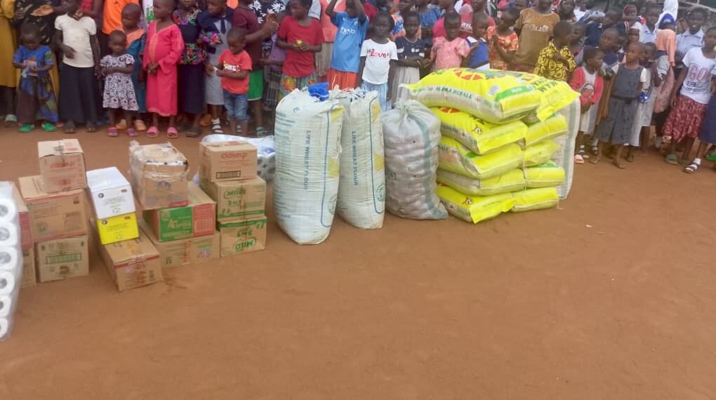 Governor Okpebholo Reaffirms Support For IDPs, Donates Relief Materials To Uhogua Camp