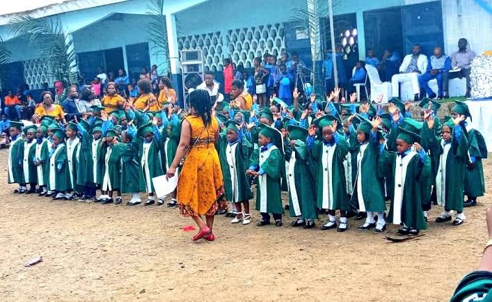 Niger bans private school graduations