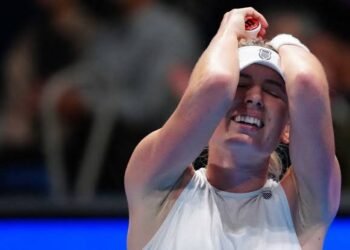 World No. 19 Collapses On Court, Forced To Retire From Memphis Classic Opener