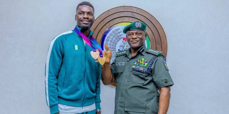 Disu receives Commonwealth Games champion